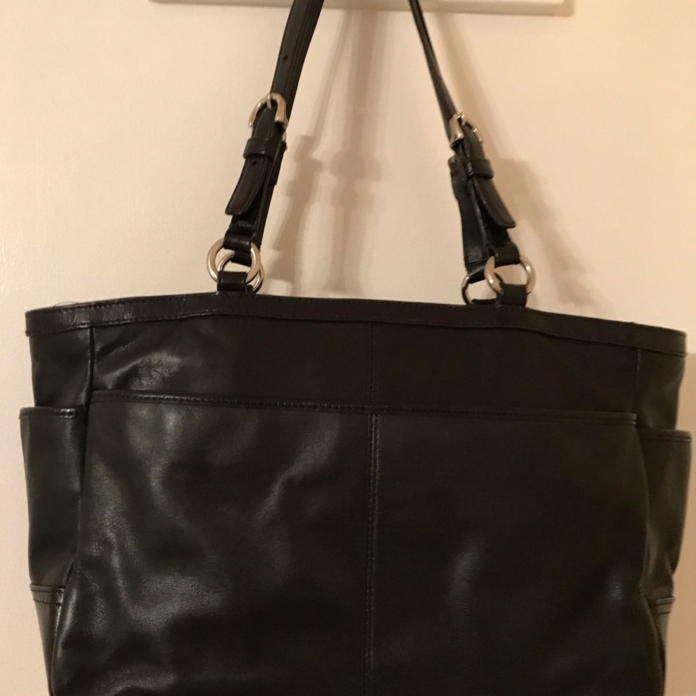 Authentic Coach Leather Shoulder Bag